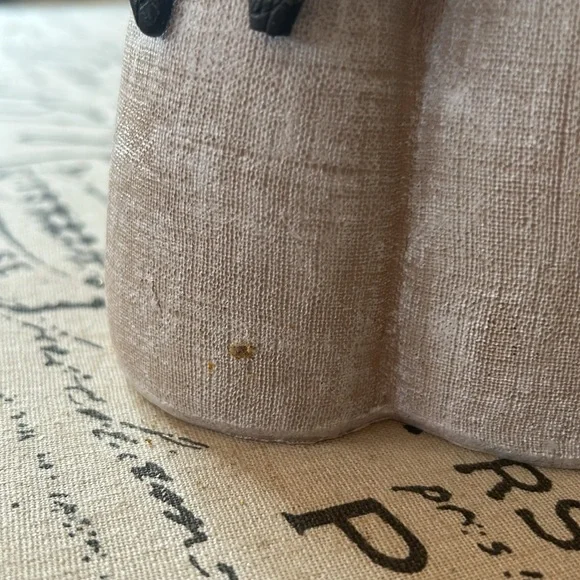 Trio of Angels Figurine with Dangling Love Charm ✨ Gorgeous Piece! 💛 - Picture 10 of 15